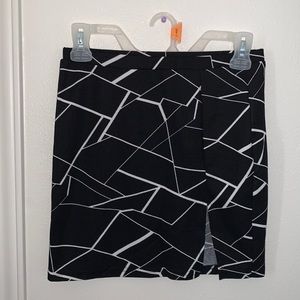 BLACK AND WHITE DESIGN MINI SKIRT